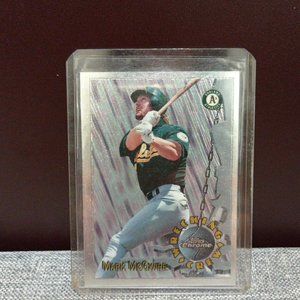 1995 Topps Chrome Refractor Mark McGwire Wrecking Crew #WC11 baseball card